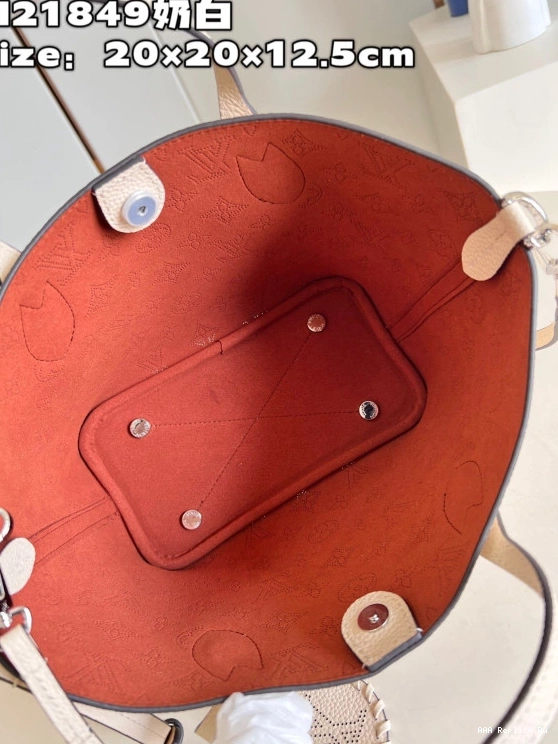 AAA Pruses Bags VUITTON BLOSSOM LOUIS PM 0810